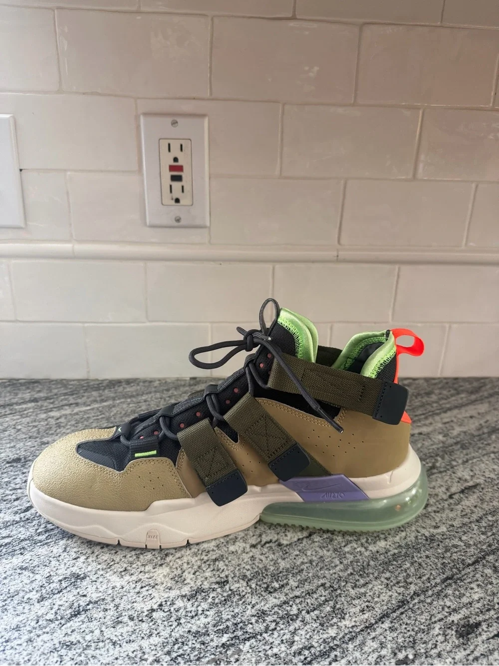Mens Nike Air Edge 270 Parachute Beige 2019 AQ8764-200 Size 10.5